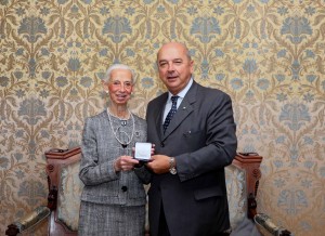 Conferimento della Medaglia Bronzea del Comune di Trieste alla Presidente del Sanatorio Triestino Bruna Giamperlati